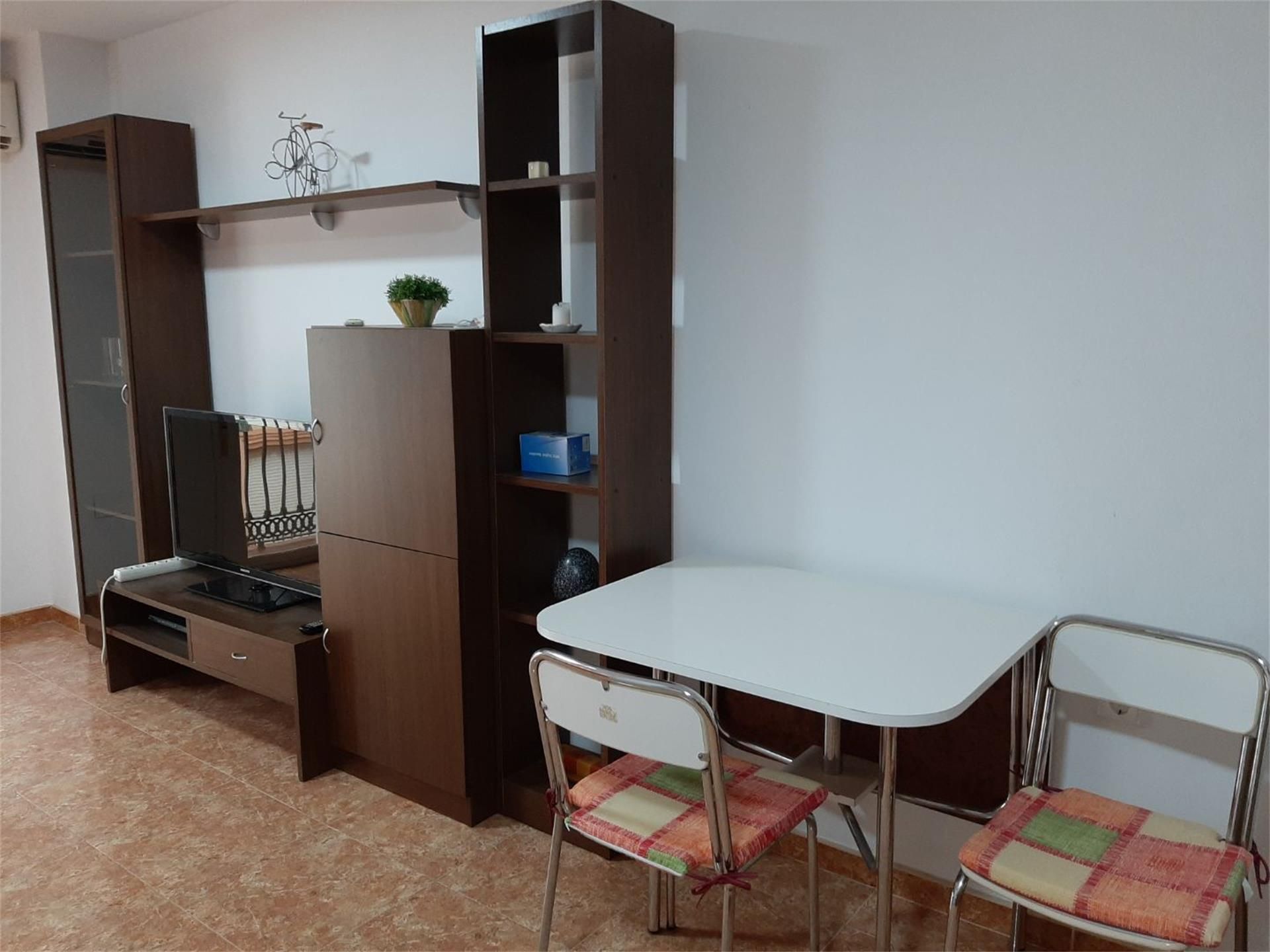 Sala d'estar de Apartament de lloguer en Carboneras amb Aire condicionat, Calefacció i Traster