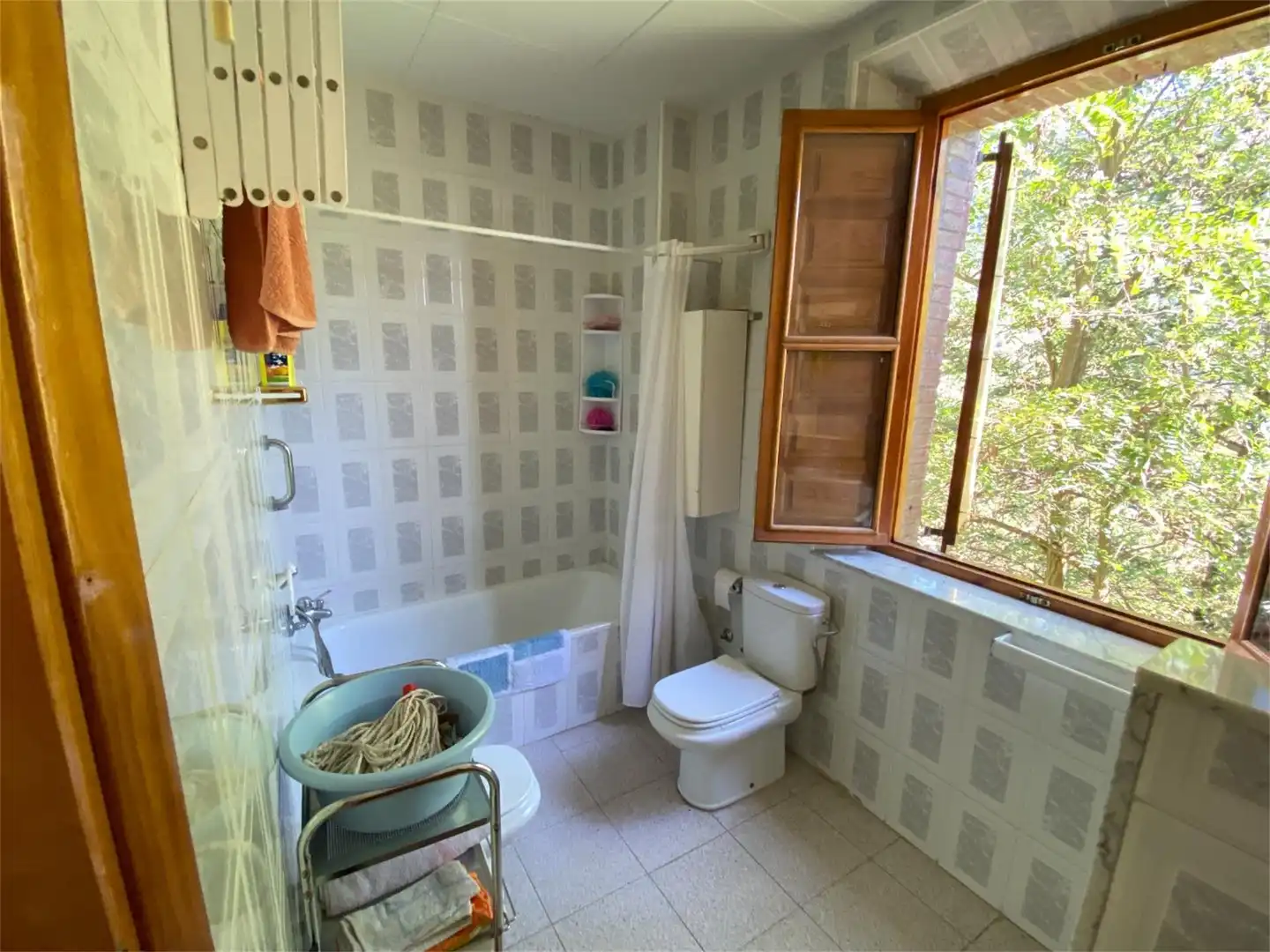 Zimmer in BV-4025, Cercs Badezimmer von Wohnung zur untervermieten in Cercs mit Heizung, Privatgarten und Terrasse