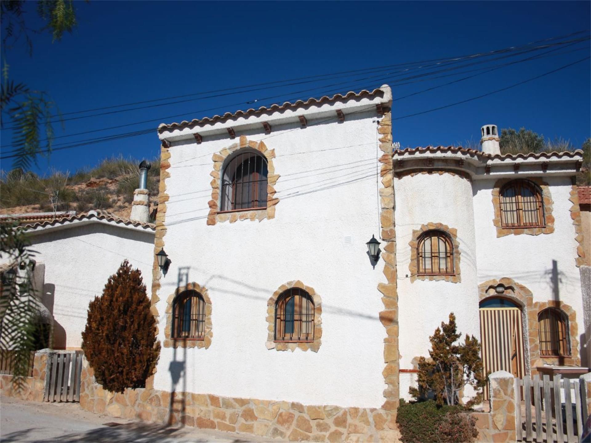 Vista exterior de Casa adosada en venda en Hinojares amb Aire condicionat i Moblat