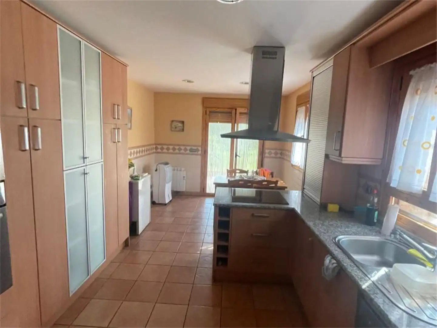 Houses for sale in Camino Colada, Candeleda Kitchen of Houses for sale in Candeleda with Air Conditioner, Terrace and Swimming Pool