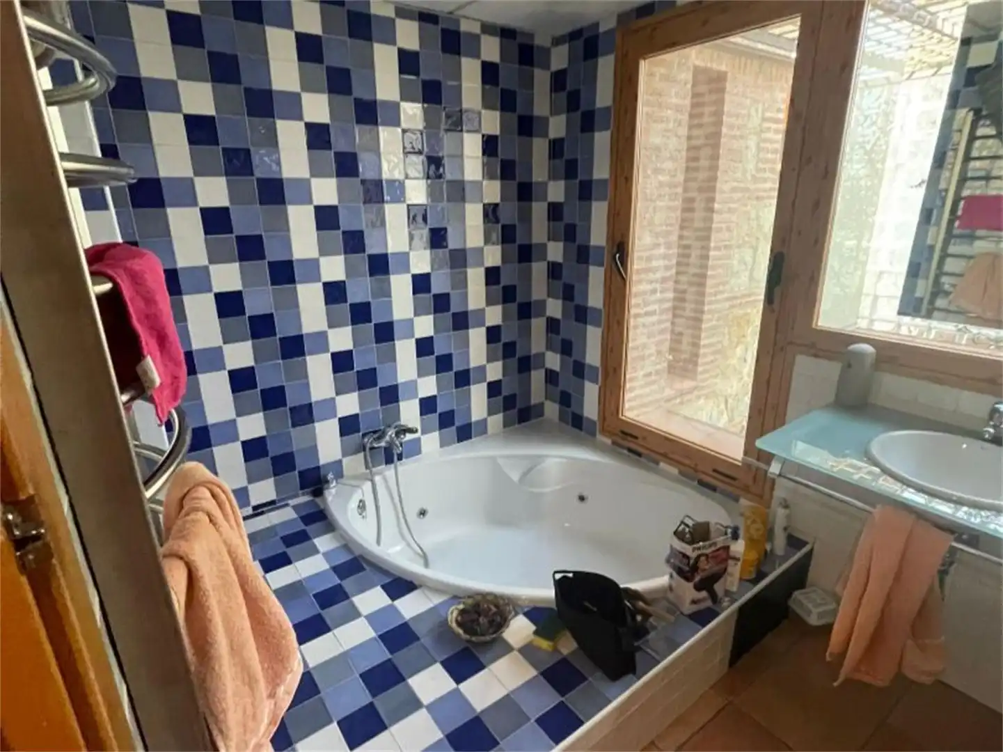 Houses for sale in Camino Colada, Candeleda Bathroom of Houses for sale in Candeleda with Air Conditioner, Terrace and Swimming Pool