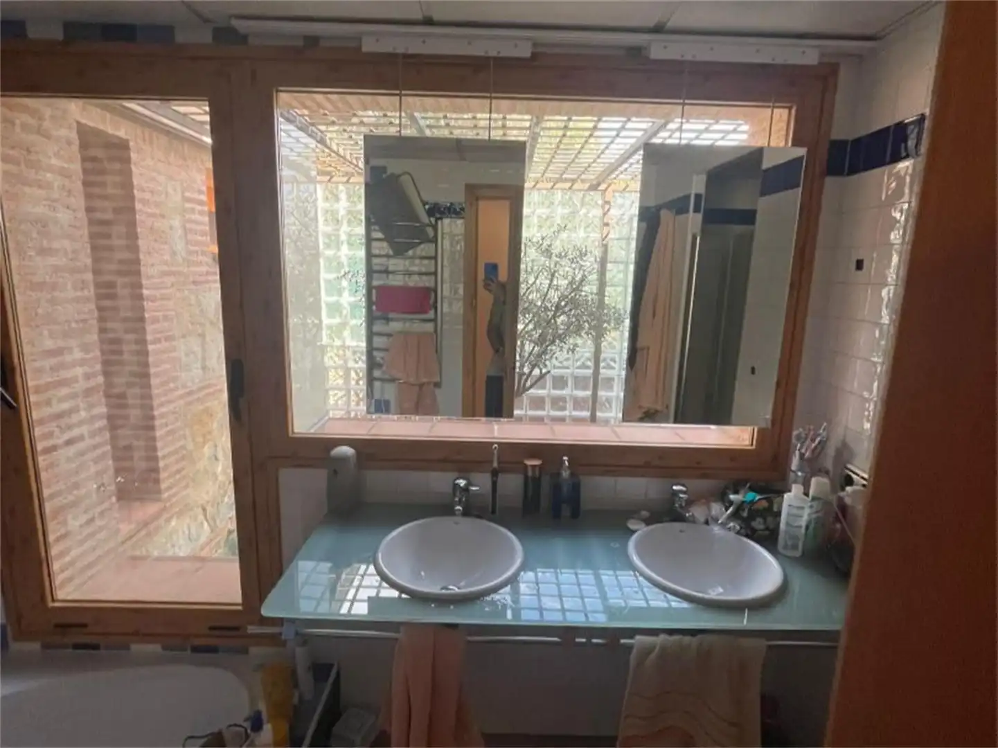 Houses for sale in Camino Colada, Candeleda Bathroom of Houses for sale in Candeleda with Air Conditioner, Terrace and Swimming Pool