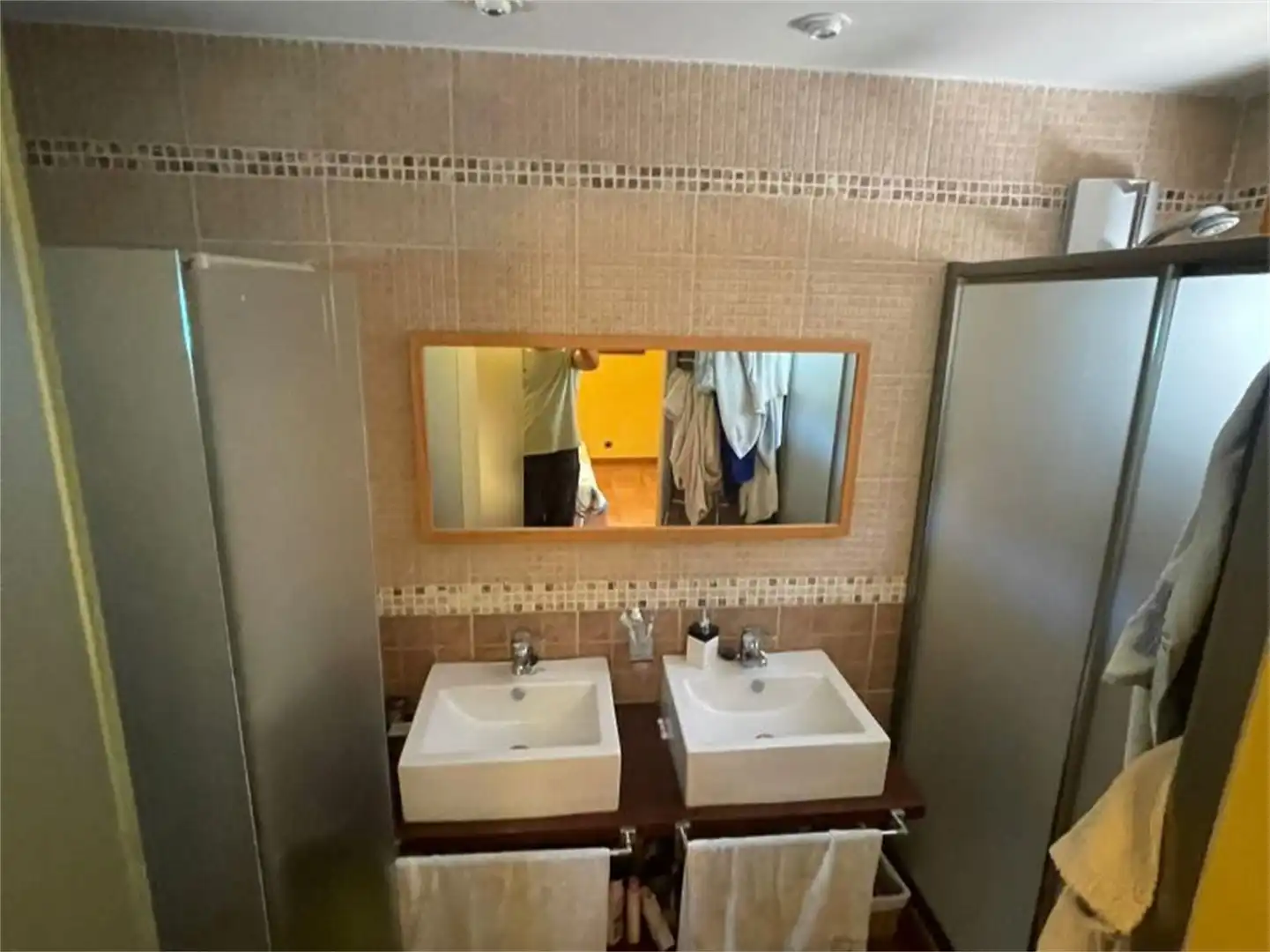 Houses for sale in Camino Colada, Candeleda Bathroom of Houses for sale in Candeleda with Air Conditioner, Terrace and Swimming Pool