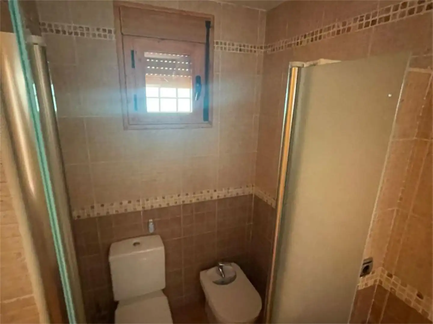 Houses for sale in Camino Colada, Candeleda Bathroom of Houses for sale in Candeleda with Air Conditioner, Terrace and Swimming Pool