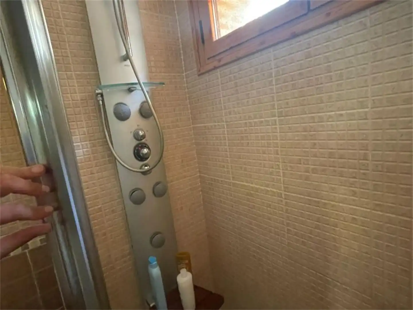 Houses for sale in Camino Colada, Candeleda Bathroom of Houses for sale in Candeleda with Air Conditioner, Terrace and Swimming Pool