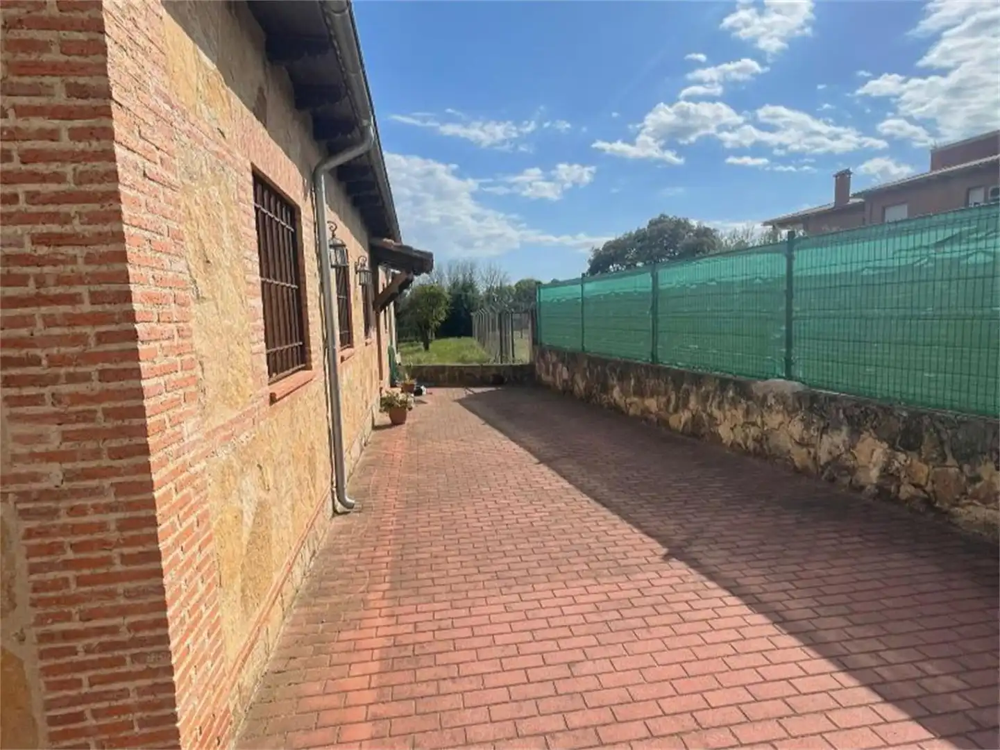Houses for sale in Camino Colada, Candeleda Garden of Houses for sale in Candeleda with Air Conditioner, Terrace and Swimming Pool