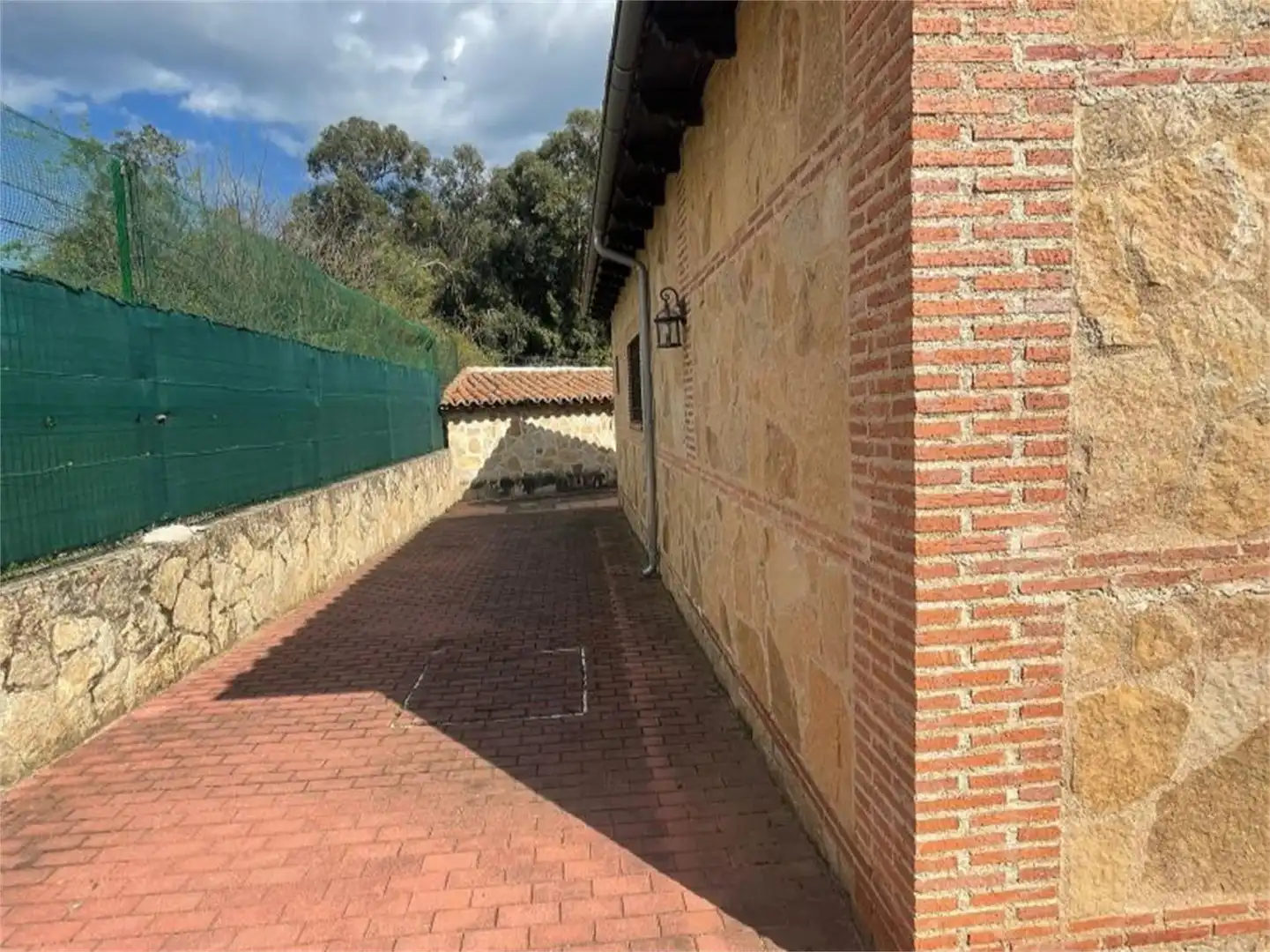 Houses for sale in Camino Colada, Candeleda Exterior view of Houses for sale in Candeleda with Air Conditioner, Terrace and Swimming Pool