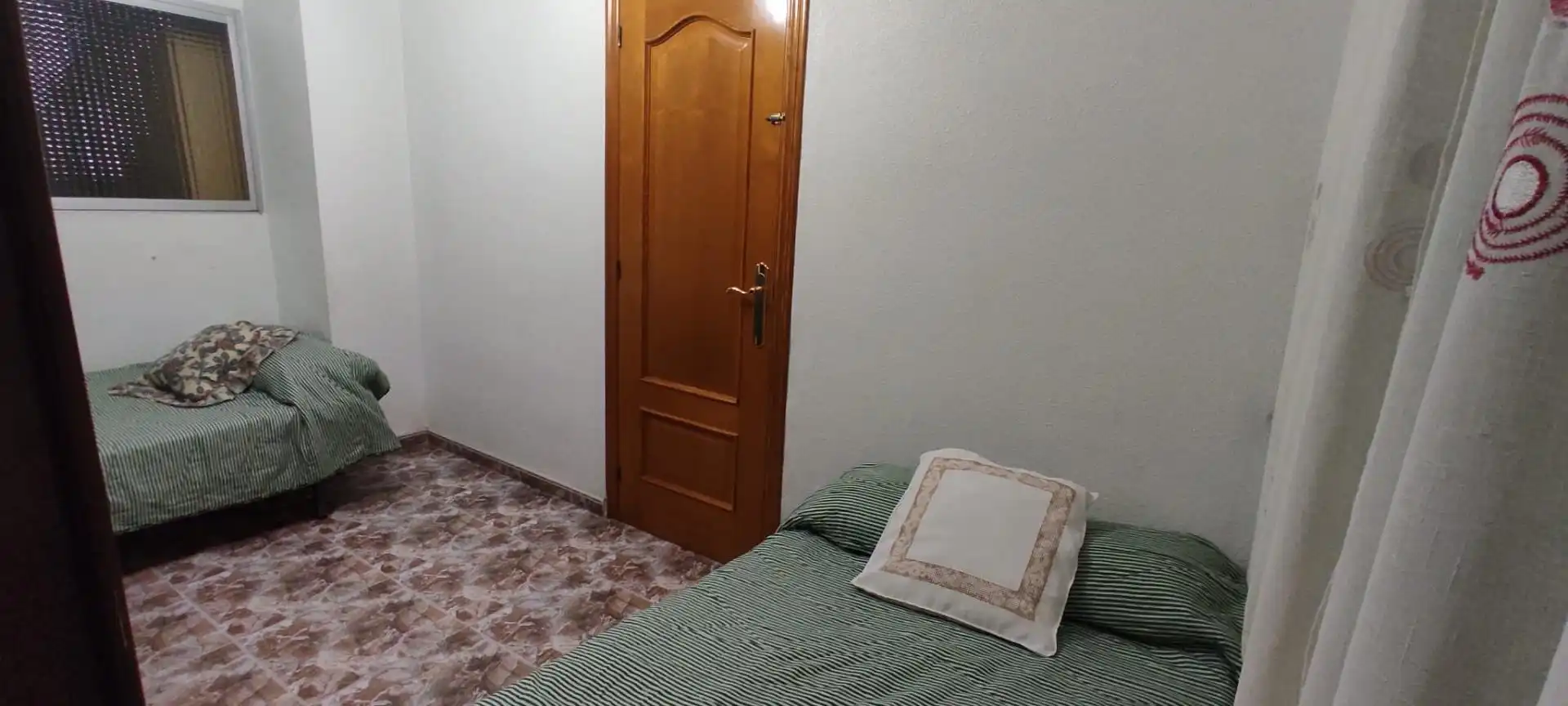 Casa adosada en venta en CV-557, 41, Antella Habitación de Casa adosada en venta en Antella con Aire acondicionado, Amueblado y Horno