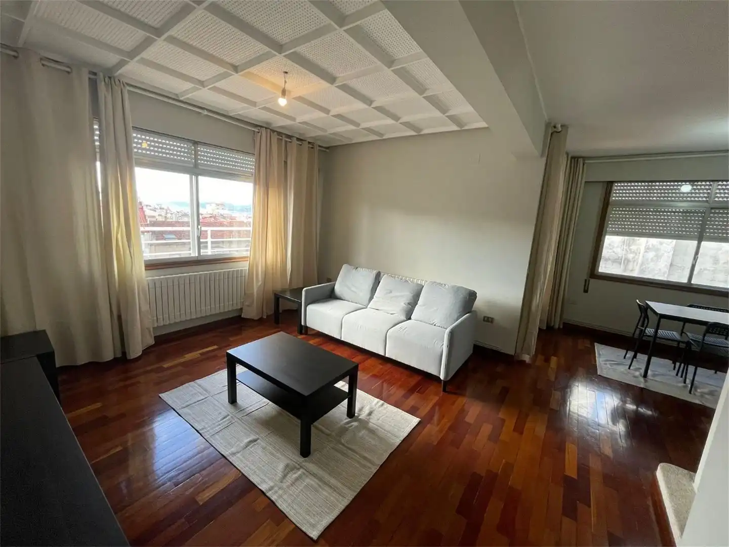 Habitación en Avenida da Gran Vía, Plaza España - Corte Inglés Sala de estar de Ático para compartir en Vigo con Calefacción, Parquet y Terraza