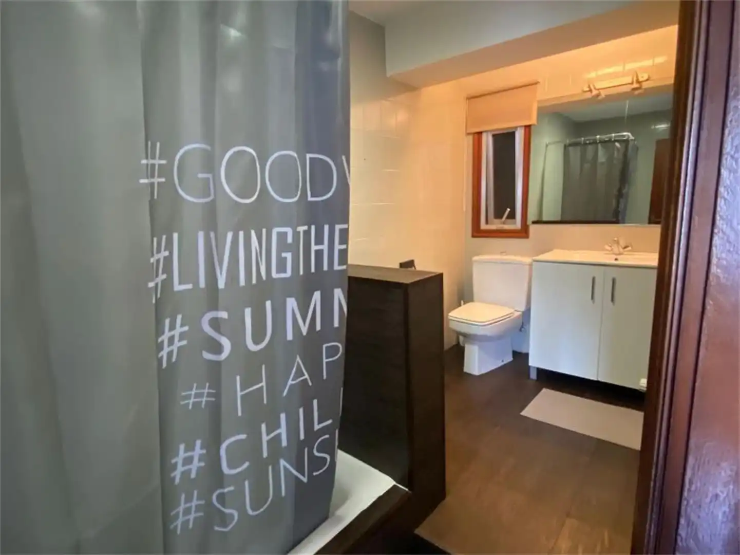 Habitación en Avenida da Gran Vía, Plaza España - Corte Inglés Baño de Ático para compartir en Vigo con Calefacción, Parquet y Terraza