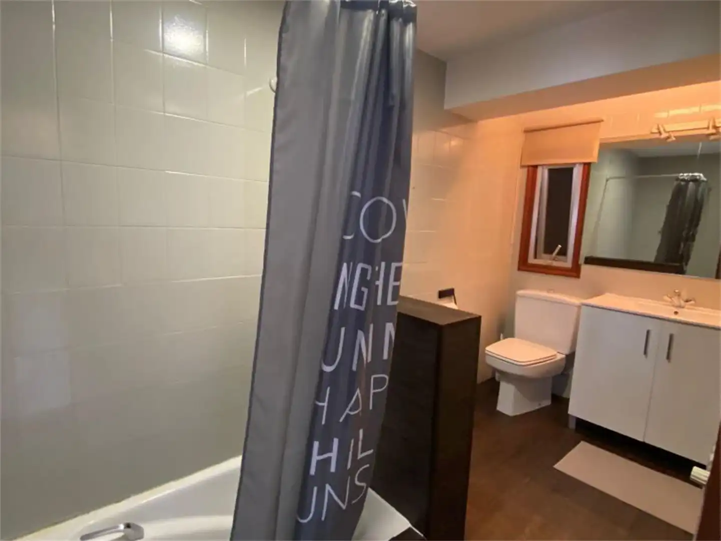 Habitación en Avenida da Gran Vía, Plaza España - Corte Inglés Baño de Ático para compartir en Vigo con Calefacción, Parquet y Terraza