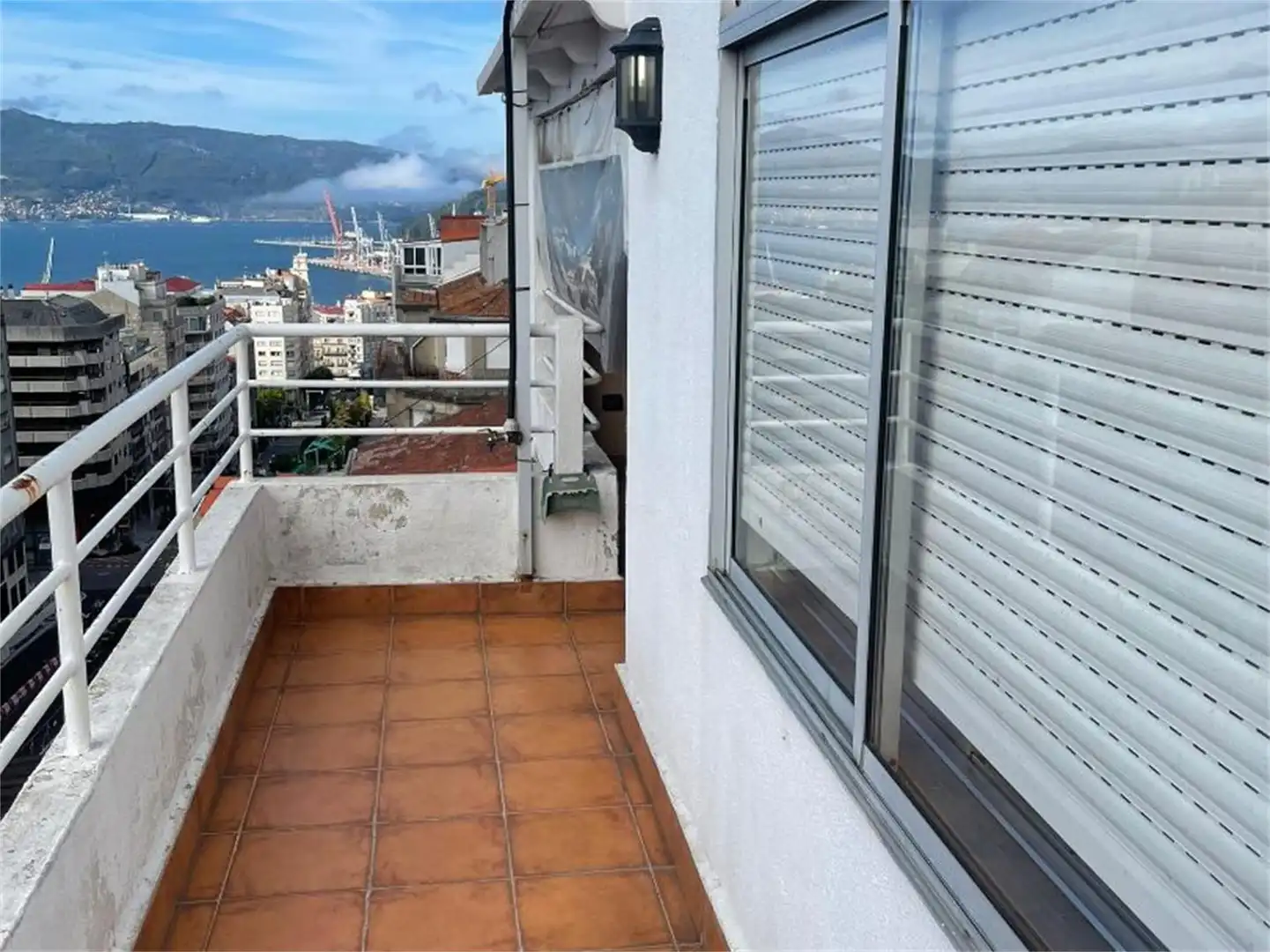 Habitación en Avenida da Gran Vía, Plaza España - Corte Inglés Terraza de Ático para compartir en Vigo con Calefacción, Parquet y Terraza