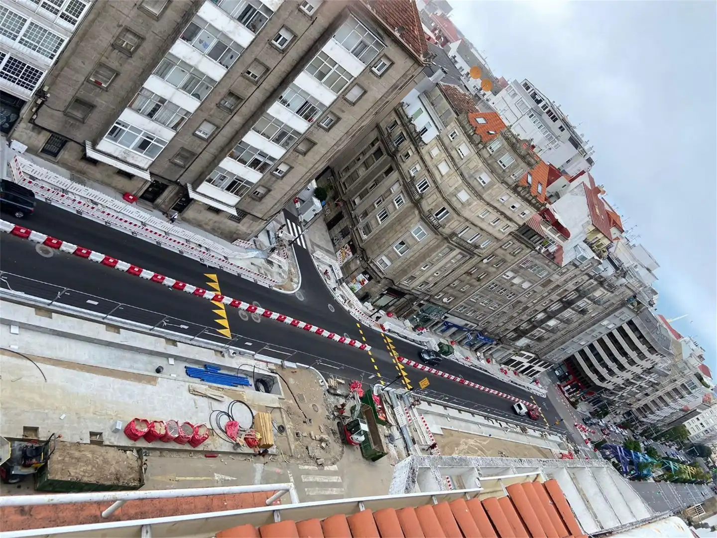 Habitación en Avenida da Gran Vía, Plaza España - Corte Inglés Vista exterior de Ático para compartir en Vigo con Calefacción, Parquet y Terraza