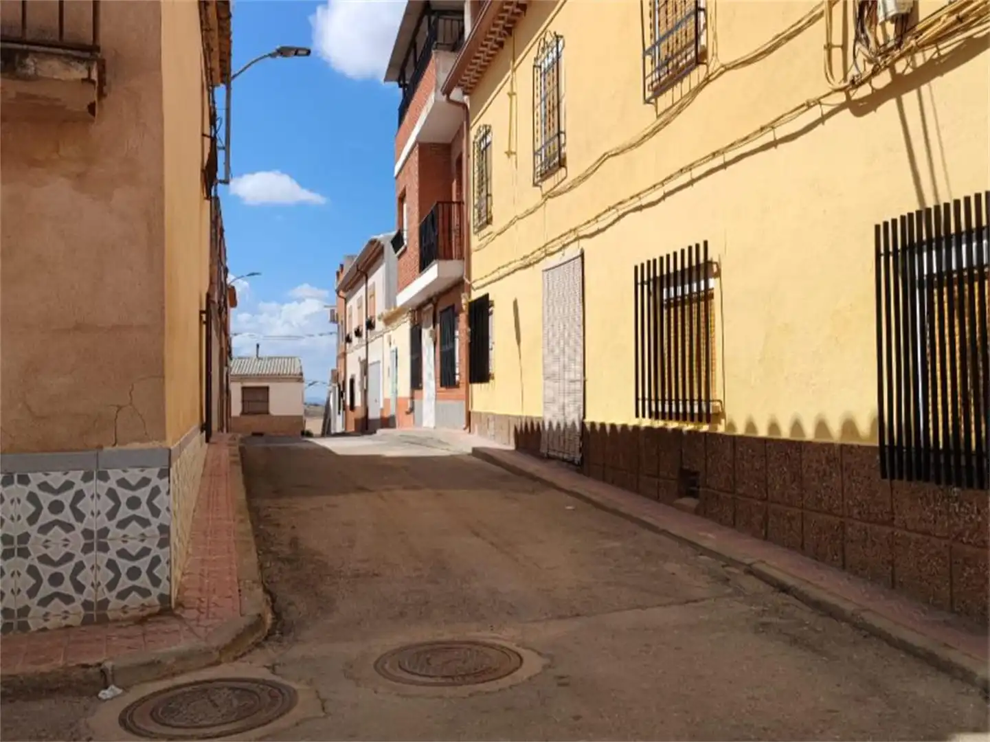 Vista exterior de Casa adosada en venta en Alhambra con Terraza y Balcón