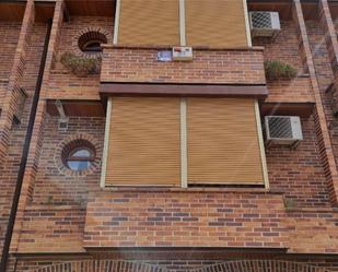 Vista exterior de Casa o xalet en venda en Guadalajara Capital amb Aire condicionat, Terrassa i Balcó