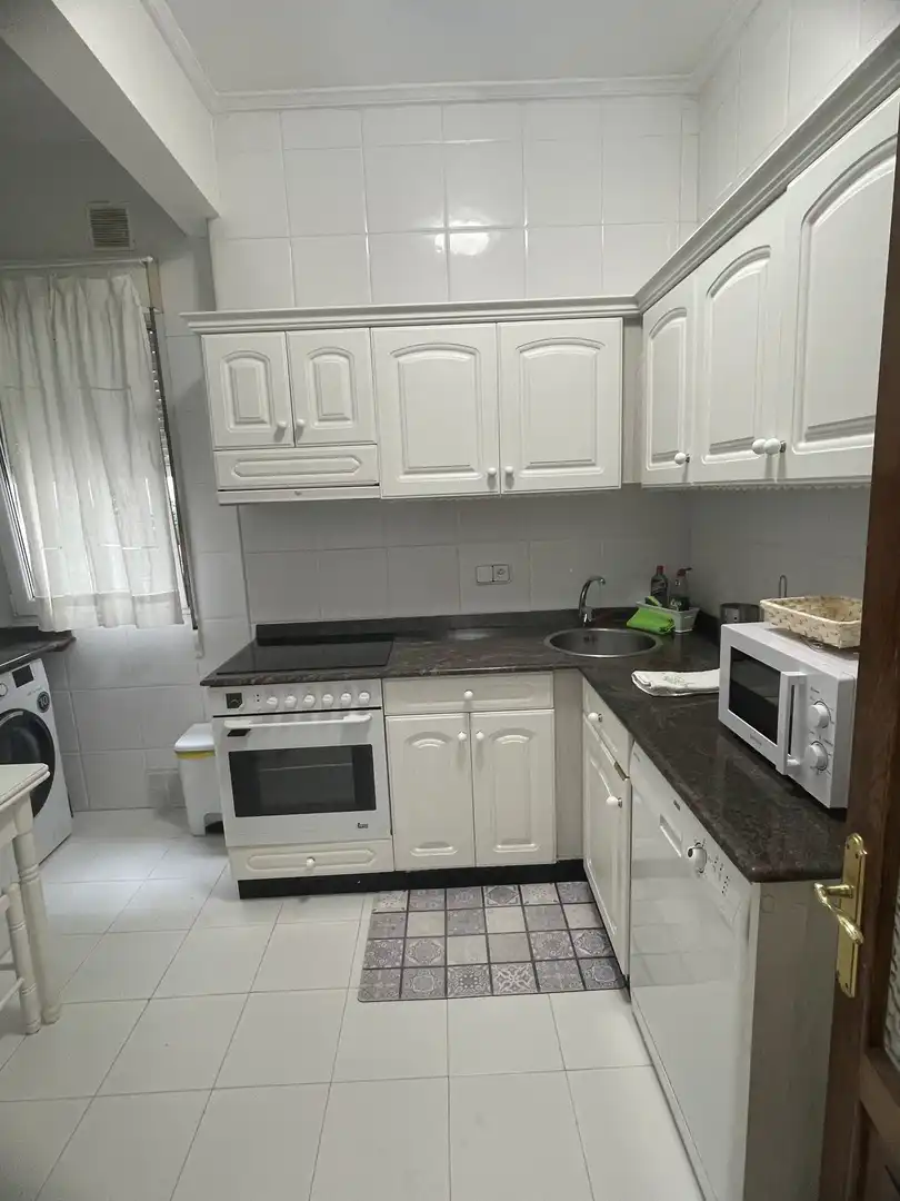 Pis de lloguer a Calle Rúalasal, 17, Centro - Ayuntamiento Cuina de Pis de lloguer en Santander amb Calefacció, Parquet i Moblat
