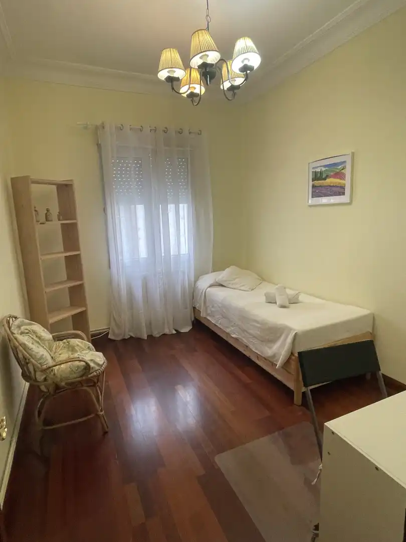 Pis de lloguer a Calle Rúalasal, 17, Centro - Ayuntamiento Dormitori de Pis de lloguer en Santander amb Calefacció, Parquet i Moblat