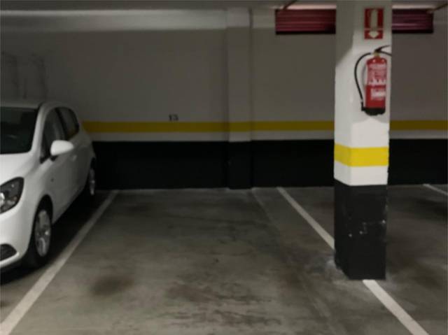 Garaje en Alquiler en Calle Los Pinos, 1 en Prado Santo Domingo - Ensanche