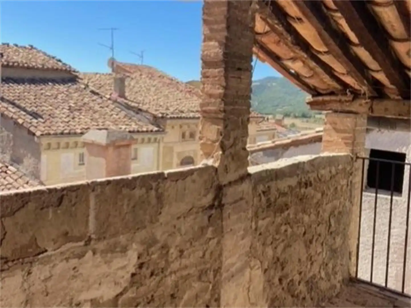 Casa adosada en venta en Plaça Major, Vilanova de Meià Vista exterior de Casa adosada en venta en Vilanova de Meià con Terraza y Balcón