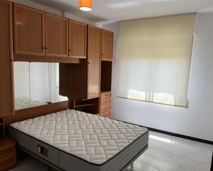 Bedroom of Flat to share in La Puebla de Montalbán  with Air Conditioner, Terrace and Balcony