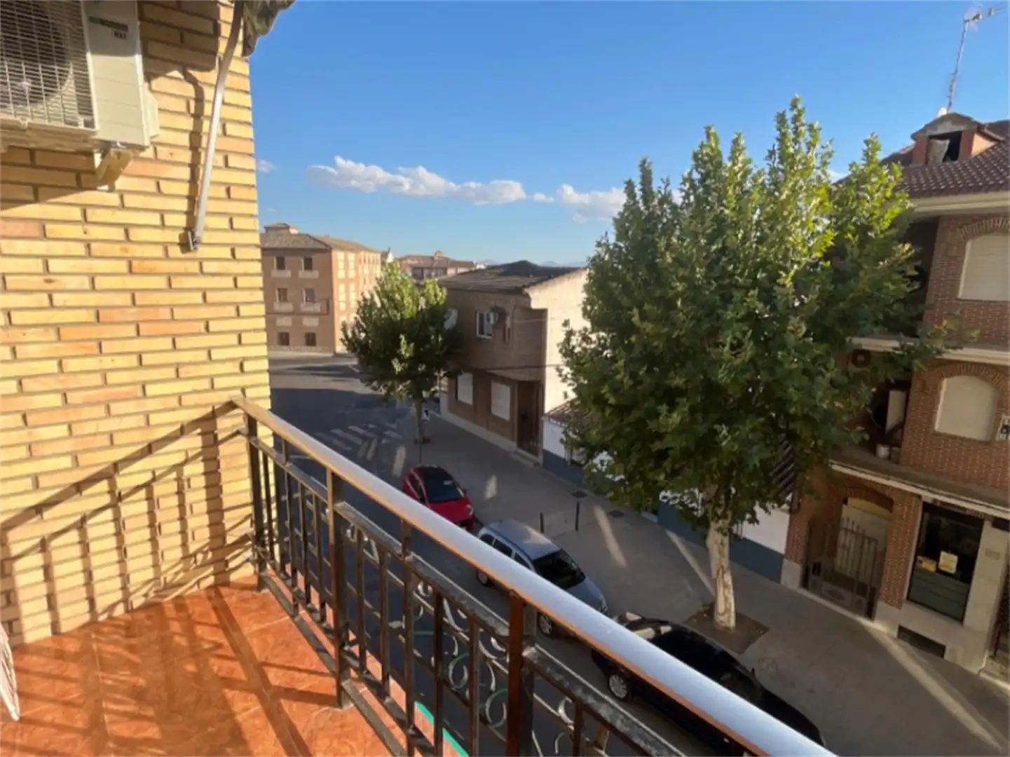 Vista exterior de Pis per a compartir en La Puebla de Montalbán amb Aire condicionat, Calefacció i Terrassa