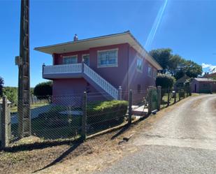 Vista exterior de Casa o xalet en venda en Guitiriz amb Balcó