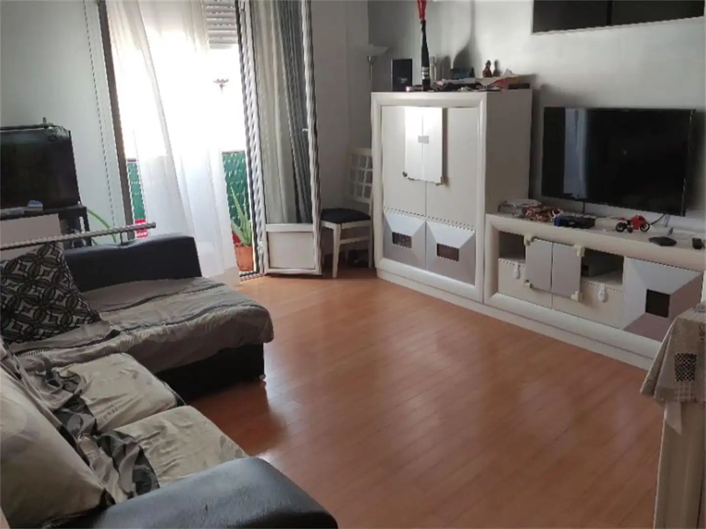 Flat for sale in Calle Madre de Dios, 37, Marchena Living room of Flat for sale in Marchena with Air Conditioner, Parquet flooring and Terrace