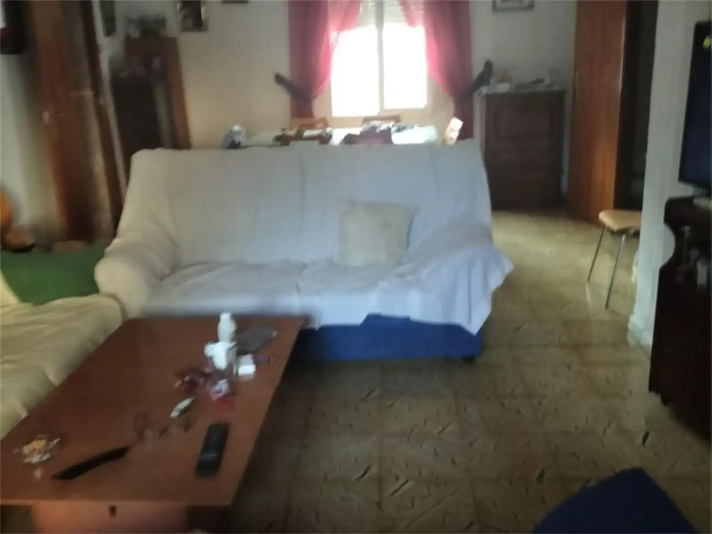 Casa adosada en venda a Calle San Isidro, Ledaña Sala d'estar de Casa adosada en venda en Ledaña amb Aire condicionat, Calefacció i Terrassa