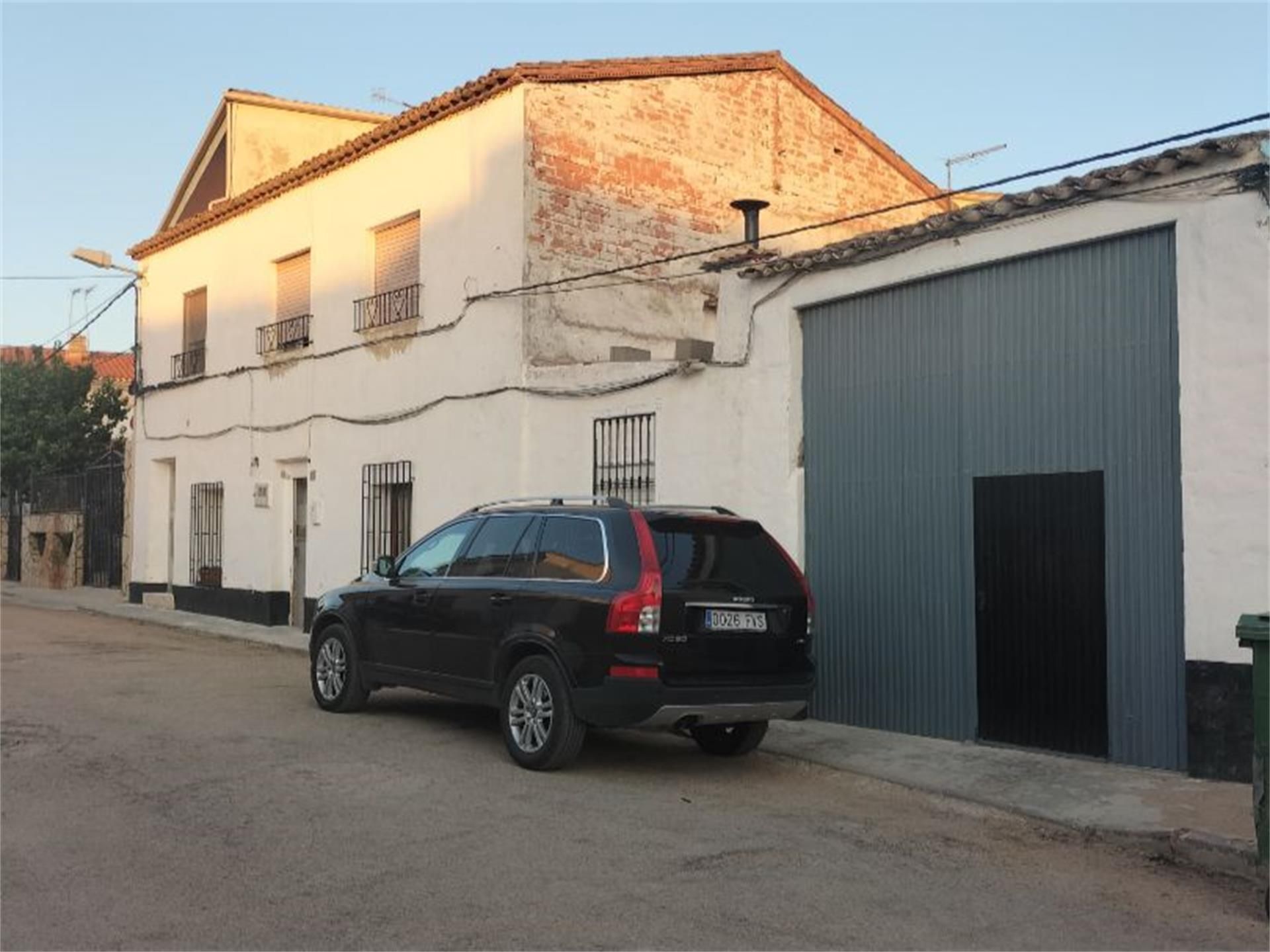Exterior view of Single-family semi-detached for sale in Ledaña  with Air Conditioner, Heating and Terrace