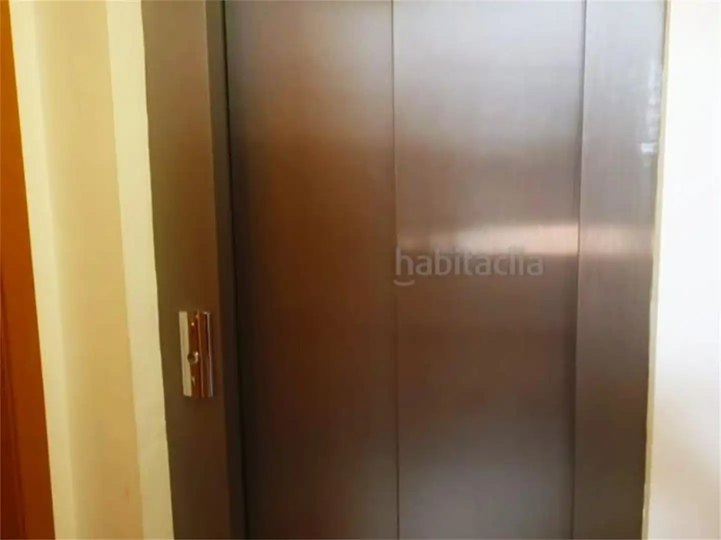 Piso en venta en Terrassa con Calefacción, Trastero y Piscina