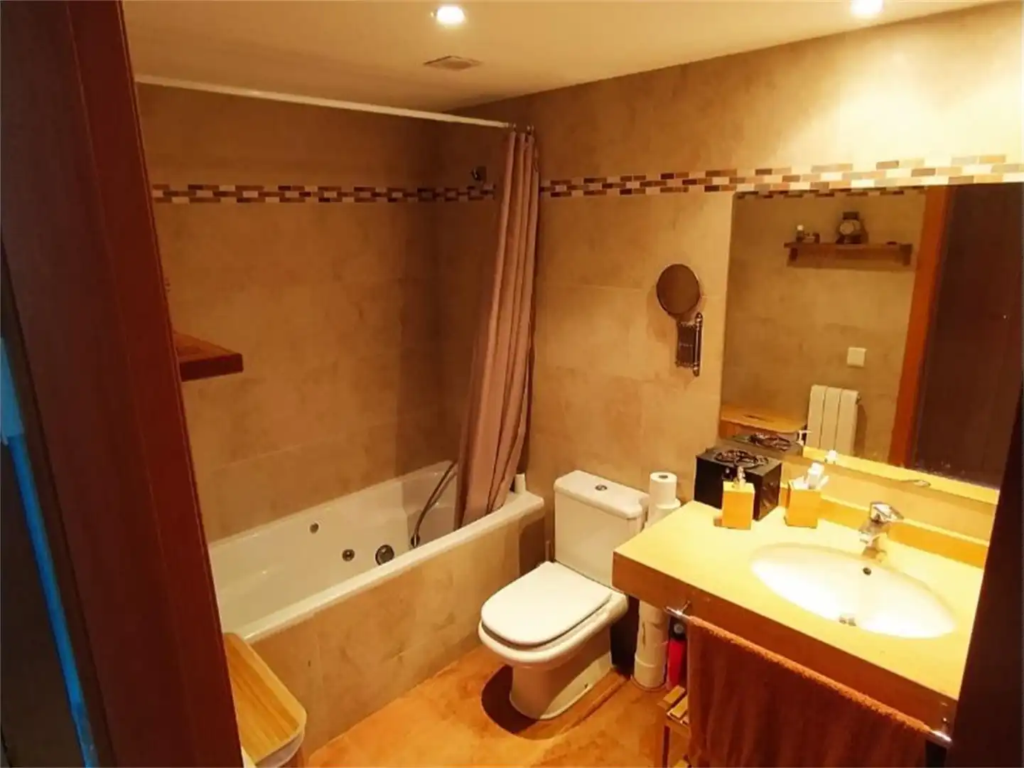 Baño de Piso en venta en Terrassa con Calefacción, Trastero y Piscina