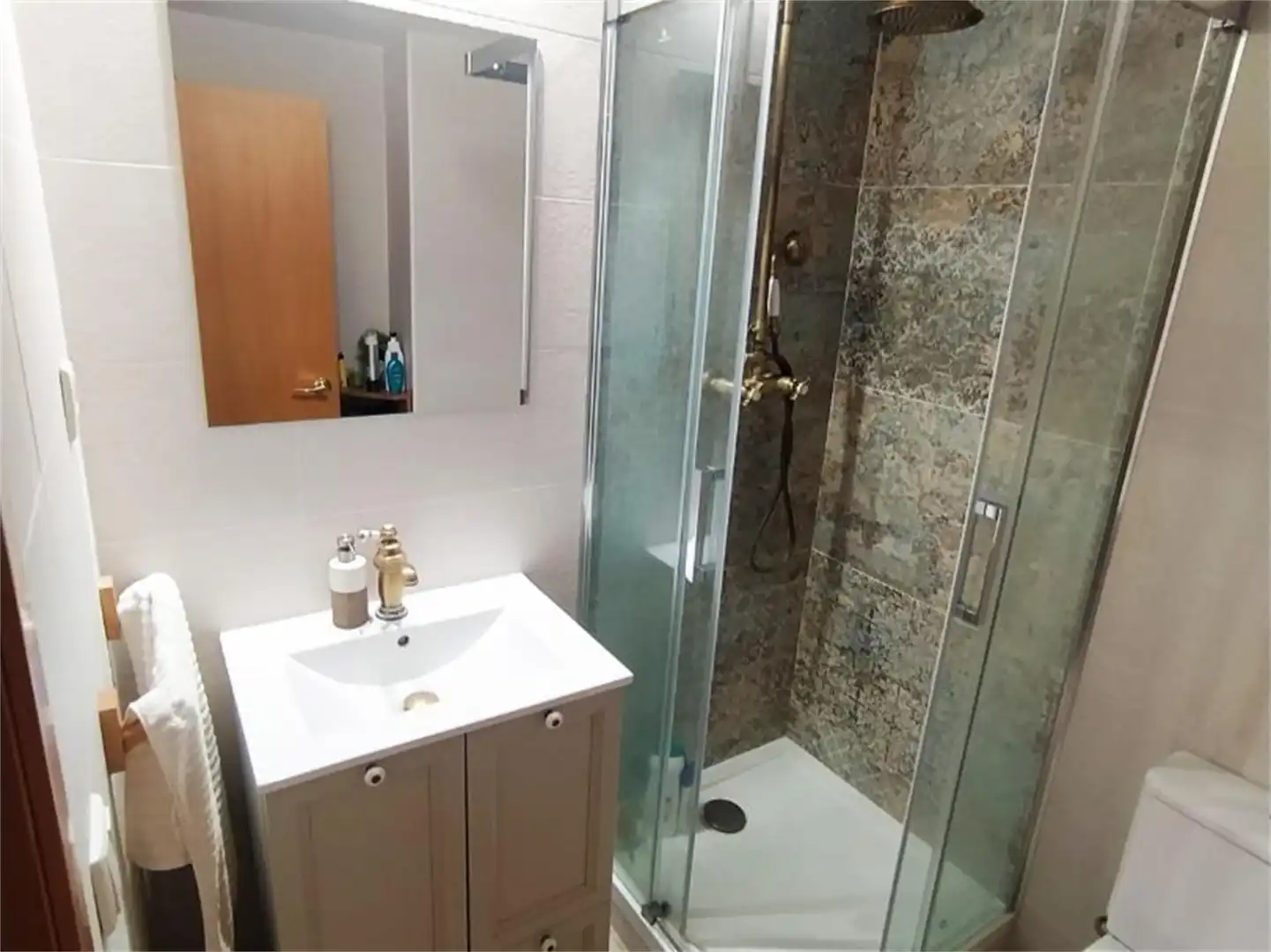 Baño de Piso en venta en Terrassa con Calefacción, Trastero y Piscina