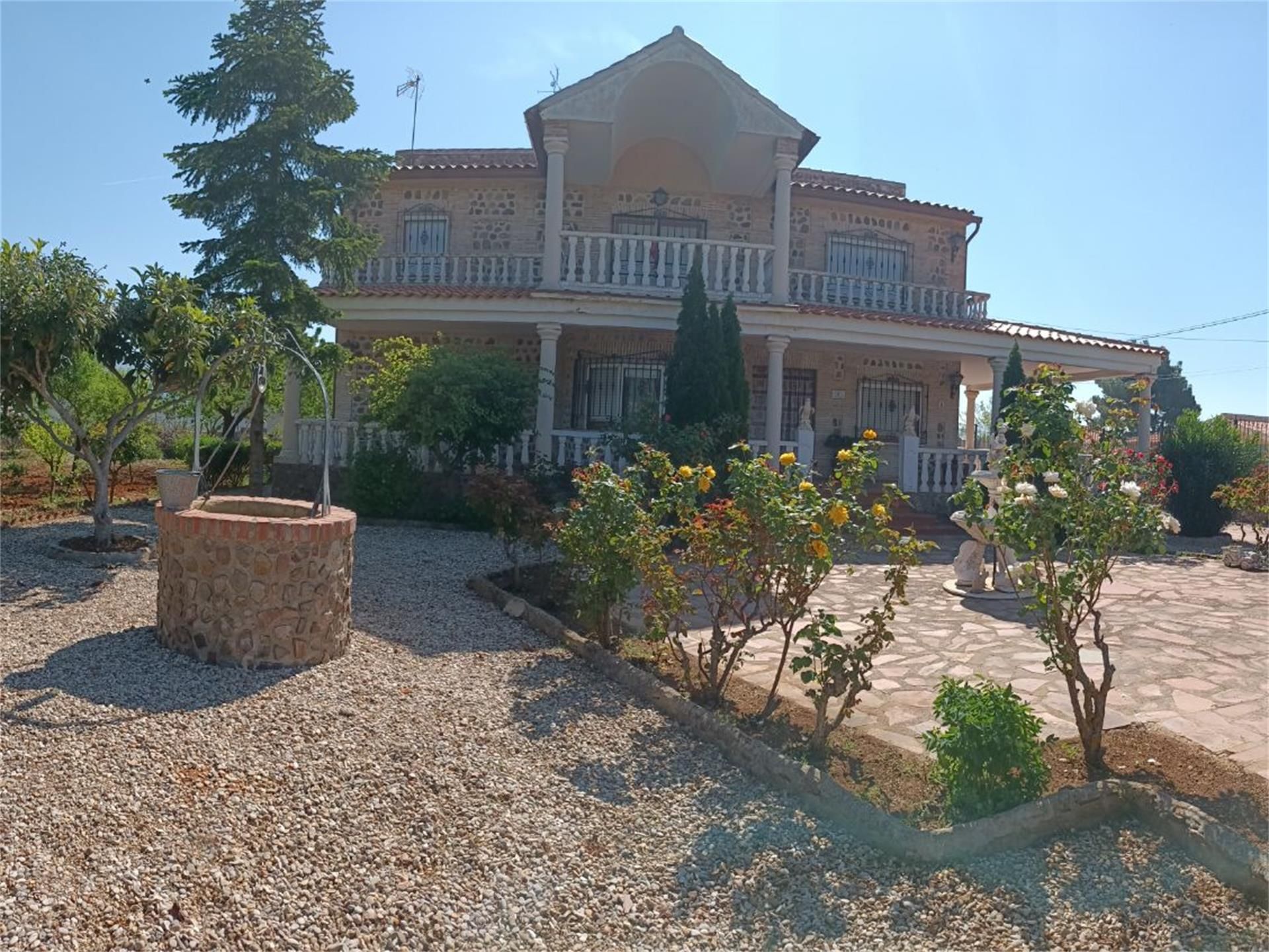 Vista exterior de Casa o xalet en venda en Marjaliza amb Calefacció, Jardí privat i Terrassa