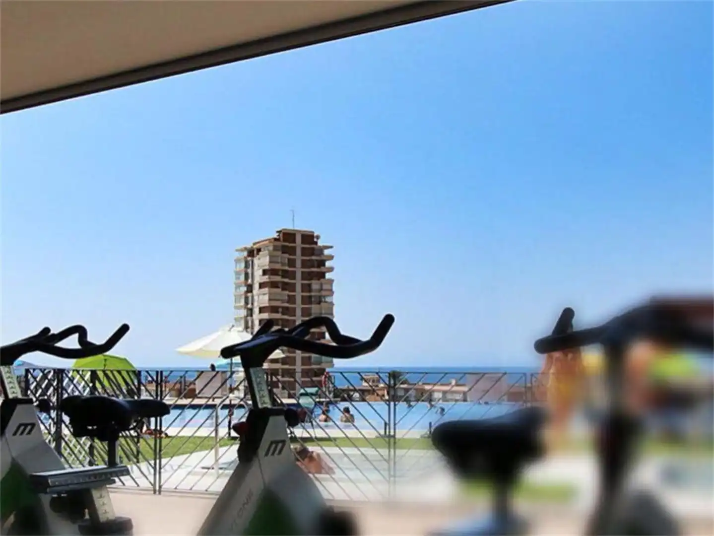 Flat for rent in Avenida de Villajoyosa, Playa Poniente Exterior view of Flat for rent in Benidorm with Air Conditioner, Heating and Terrace