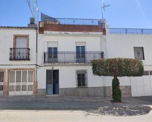 Vista exterior de Casa adosada en venda en Sabiote amb Terrassa i Balcó