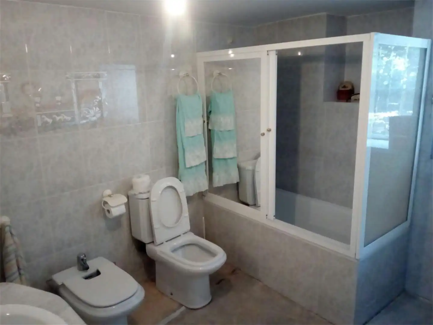 Badezimmer von Einfamilien-Reihenhaus zum Verkauf in Caminomorisco mit Möbliert, Ofen und Waschmaschine
