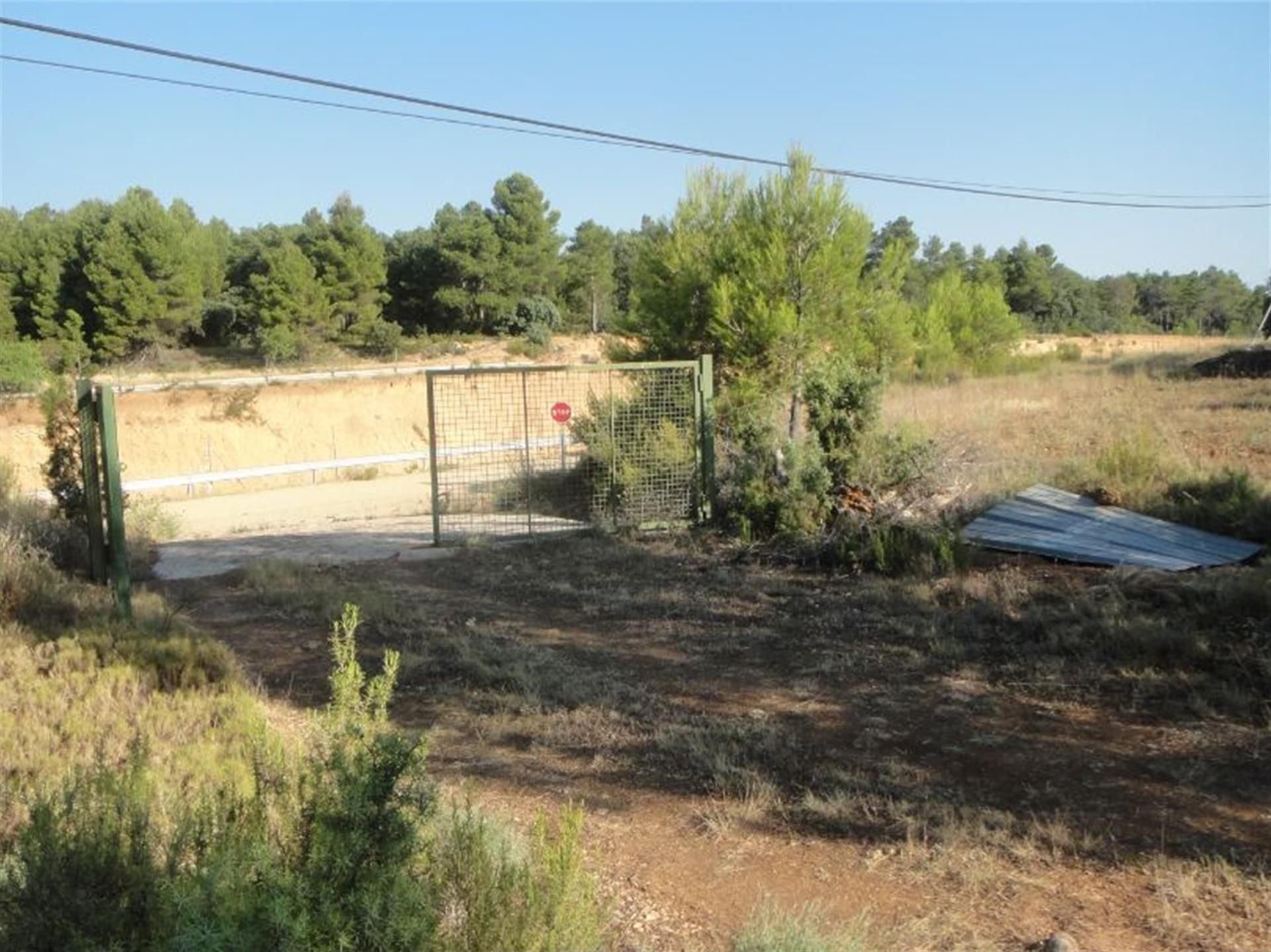 Land for sale in Monroyo