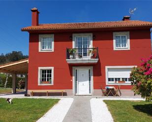 Vista exterior de Casa o xalet en venda en Carral amb Terrassa, Piscina i Balcó