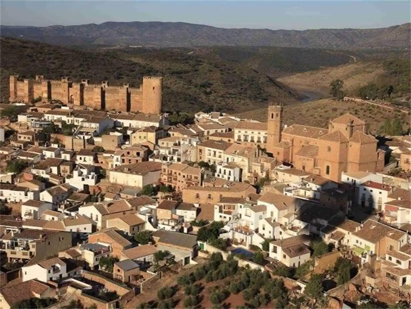 Piso en venta en Calle La Cruz, 24, Baños de la Encina Vista exterior de Piso en venta en Baños de la Encina con Terraza, Trastero y Parking comunitario