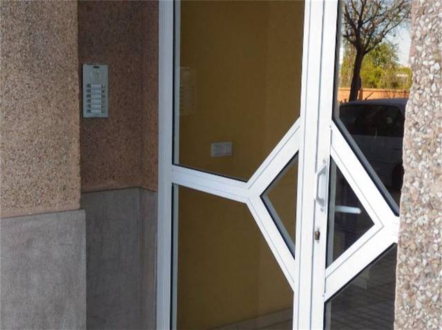 Local comercial en Alquiler en Calle Ronda Rebollet en Oliva pueblo