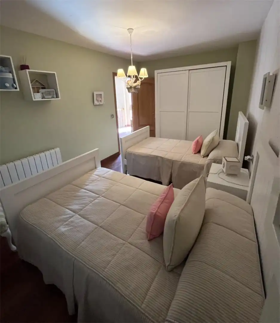 Flat for sale in Calle Baltasar Garzón Real, 91, Torres Bedroom of Flat for sale in Torres with Air Conditioner, Heating and Parquet flooring