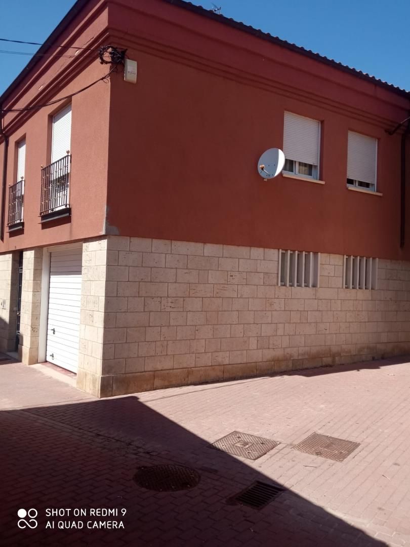 Vista exterior de Casa o chalet en venta en Burgos Capital con Calefacción, Parquet y Amueblado