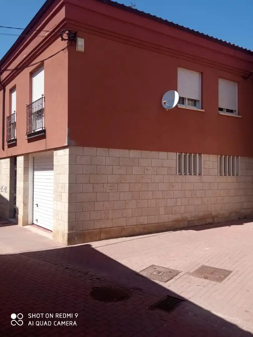 Vista exterior de Casa o xalet en venda en Burgos Capital amb Balcó