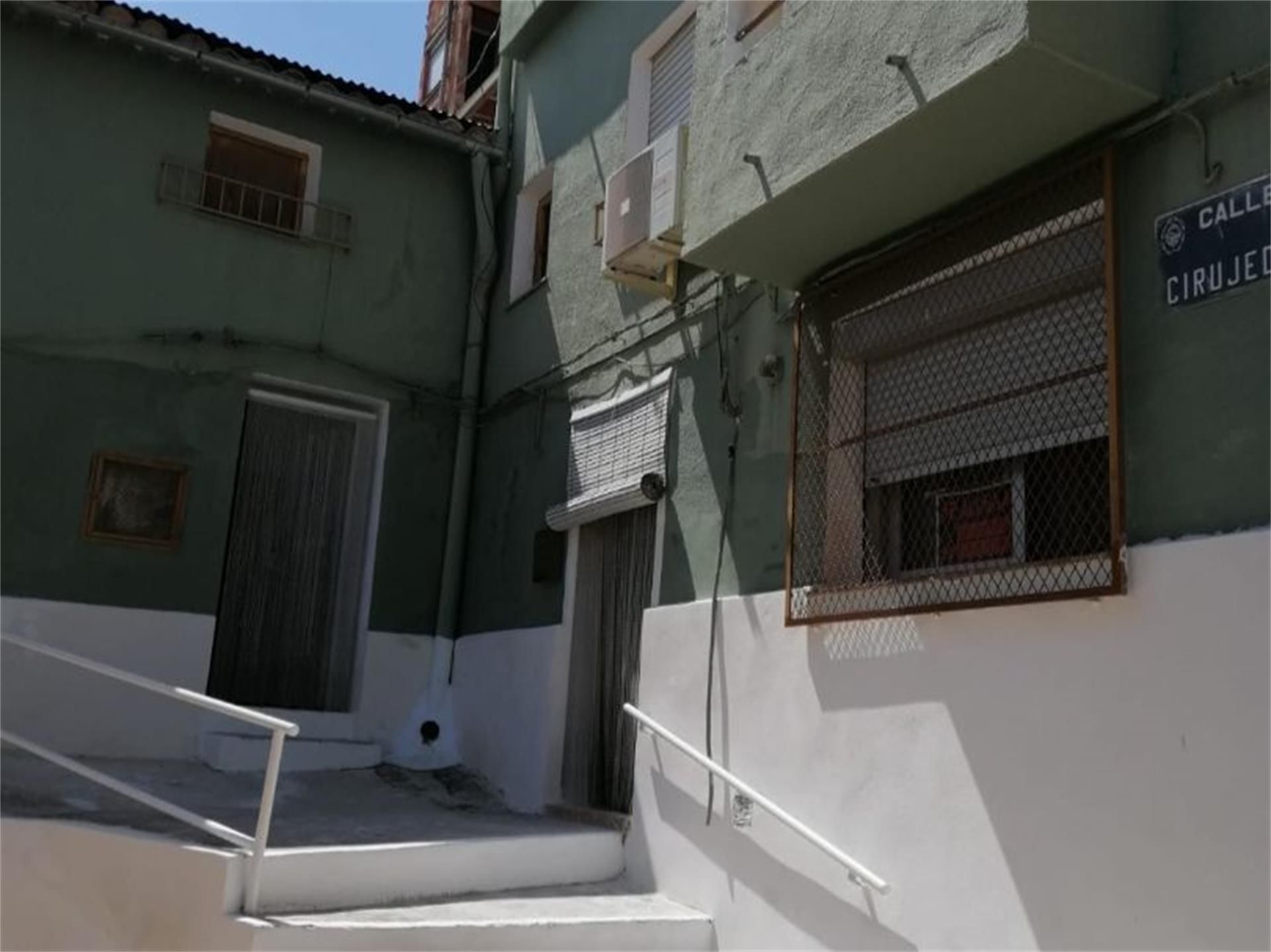 Vista exterior de Casa adosada en venda en Jalance amb Aire condicionat, Moblat i Balcó