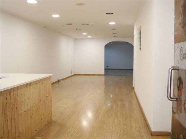 Local comercial en Alquiler en Carrer de Mossèn Jacint Verdaguer en Centre - Nucli Antic