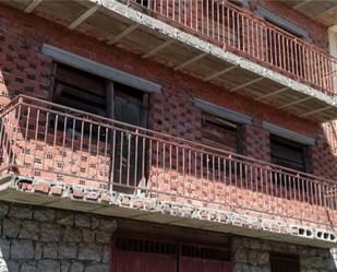 Vista exterior de Casa adosada en venda en El Hoyo de Pinares  amb Terrassa