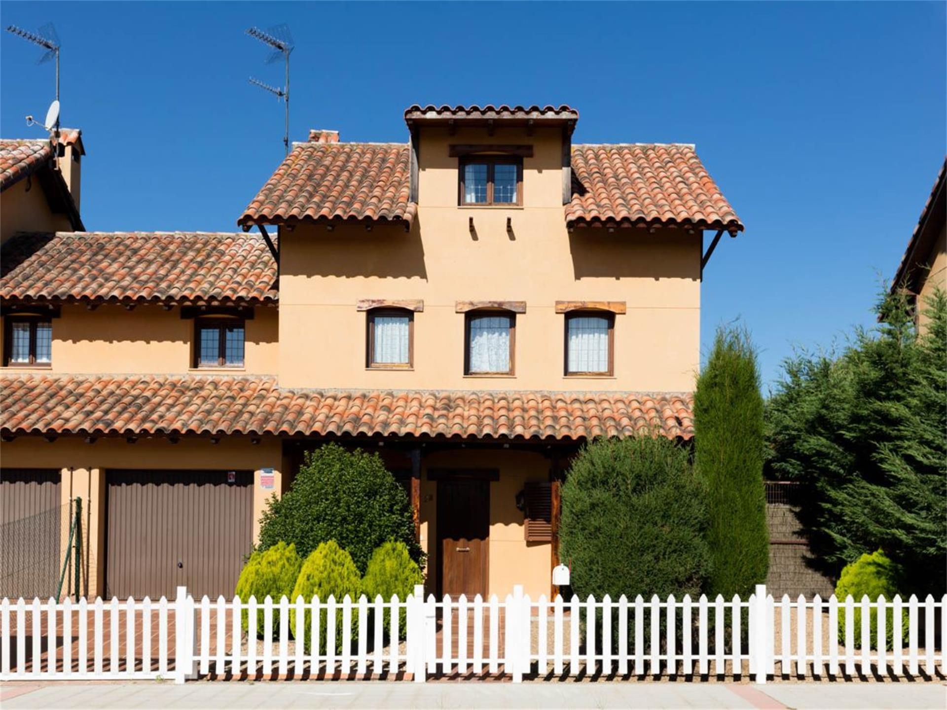 Vista exterior de Casa adosada en venda en Valverde de la Virgen