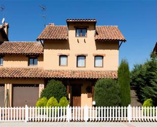 Exterior view of Single-family semi-detached for sale in Valverde de la Virgen