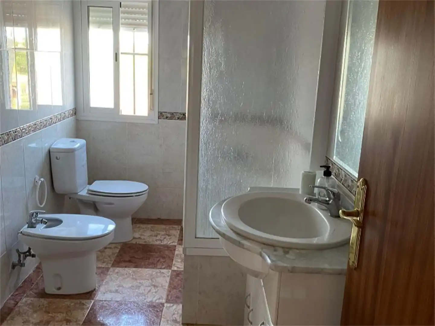 Casa adosada en venta en Avenida el Convento, Villaverde del Río Baño de Casa adosada en venta en Villaverde del Río