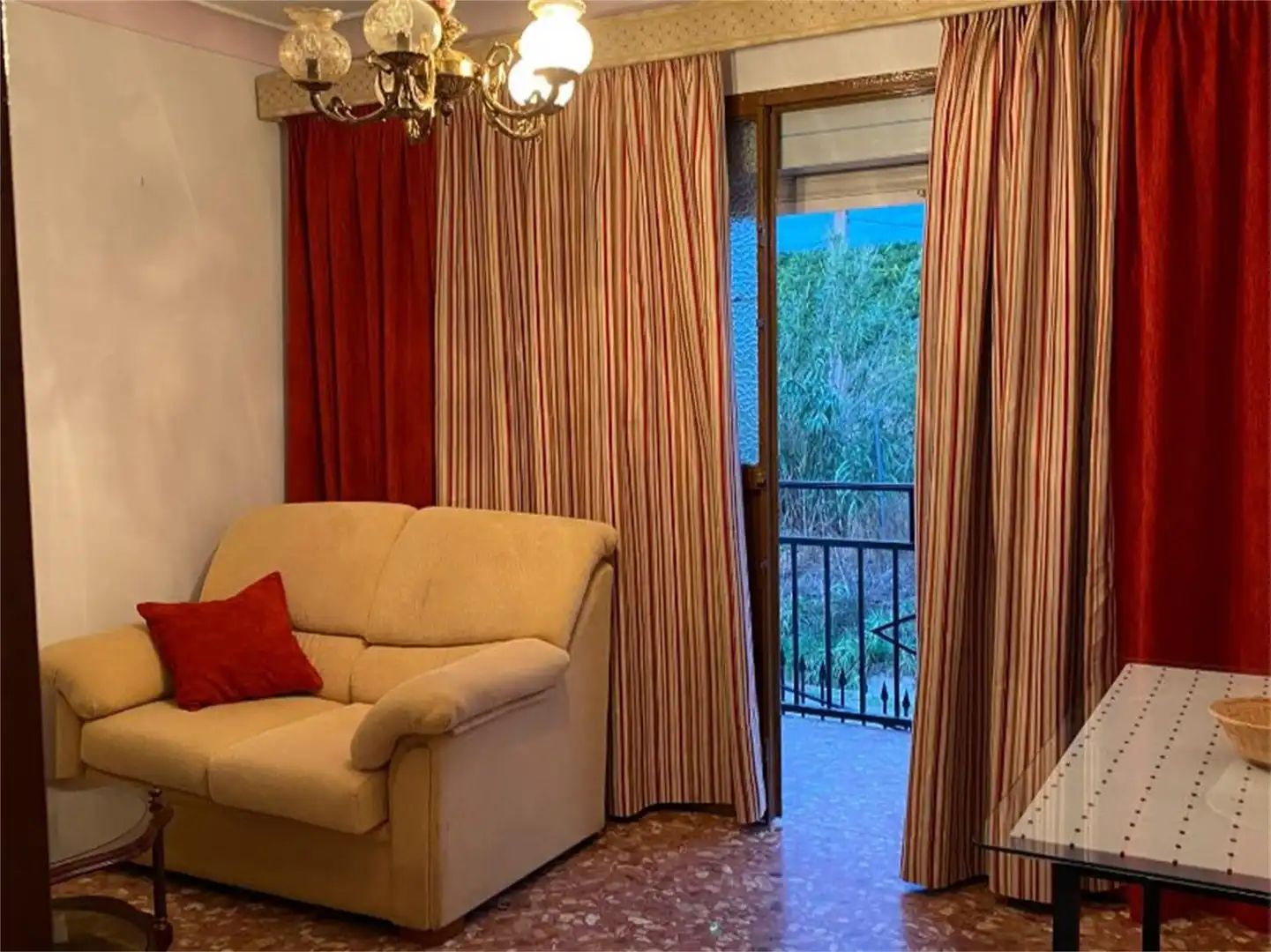 Casa adosada en venta en Avenida el Convento, Villaverde del Río Sala de estar de Casa adosada en venta en Villaverde del Río